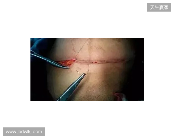 广州豹官方：杨浩眉弓伤口缝合30余针，预计5-7天后拆线