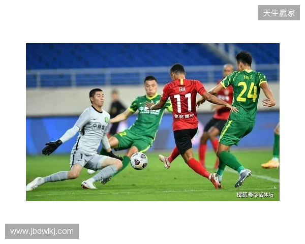 半场-国安0-0蓉城 王子铭包抄踢空失空门 韦世豪报复性铲球染黄